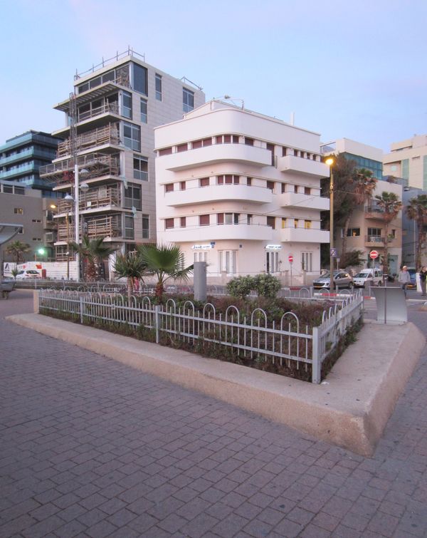 Blick auf Gebäude in der „Weißen Stadt“ Tel Avi