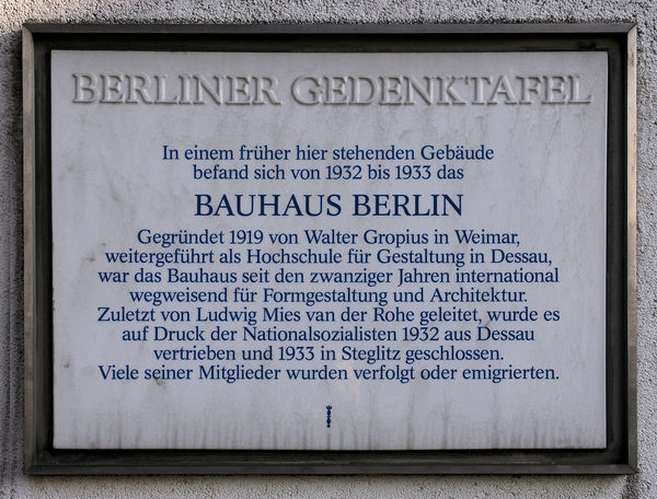 Berliner Gedenktafel am früheren Standort des Bauhaus