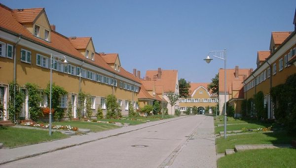 Blick in die autofreie Siedlung in Wittenberg-Piesteritz, erbaut zwischen 1916 und 1919