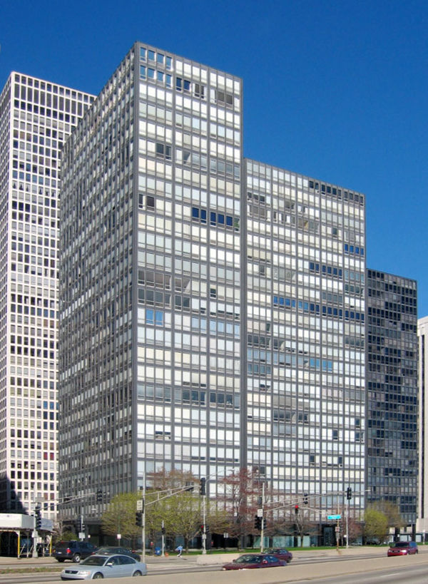 Von Mies van der Rohe entworfene Apartmenthäuser in Chicago